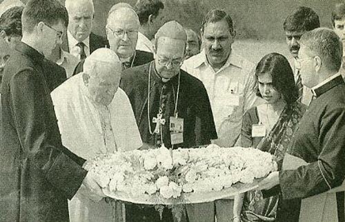John Paul II leaving flower petals at Gandhi's tomb